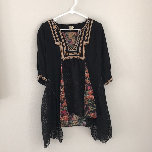 Buckle Tops - Mixed print top with lace and floral